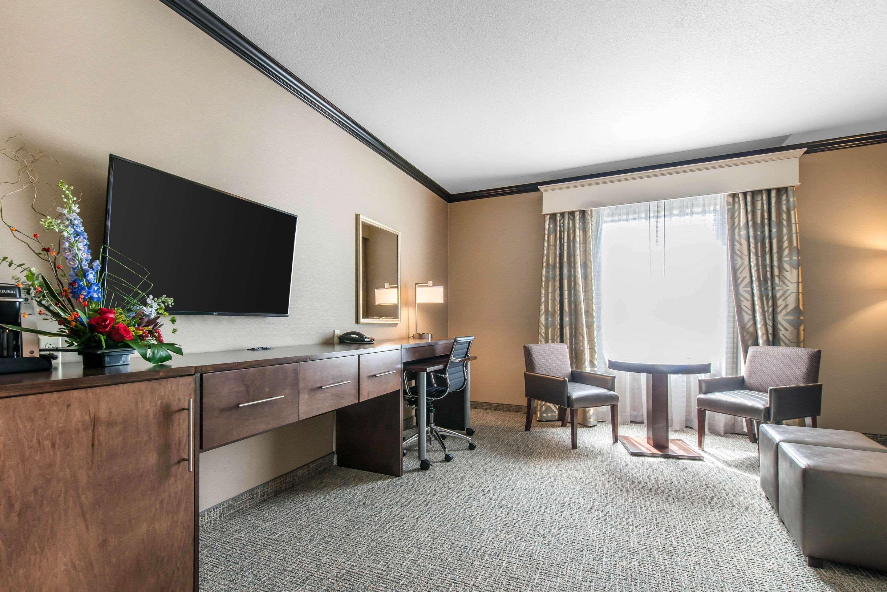 The Heritage Inn & Suites, Ascend Hotel Collection Гарден-Сити Экстерьер фото