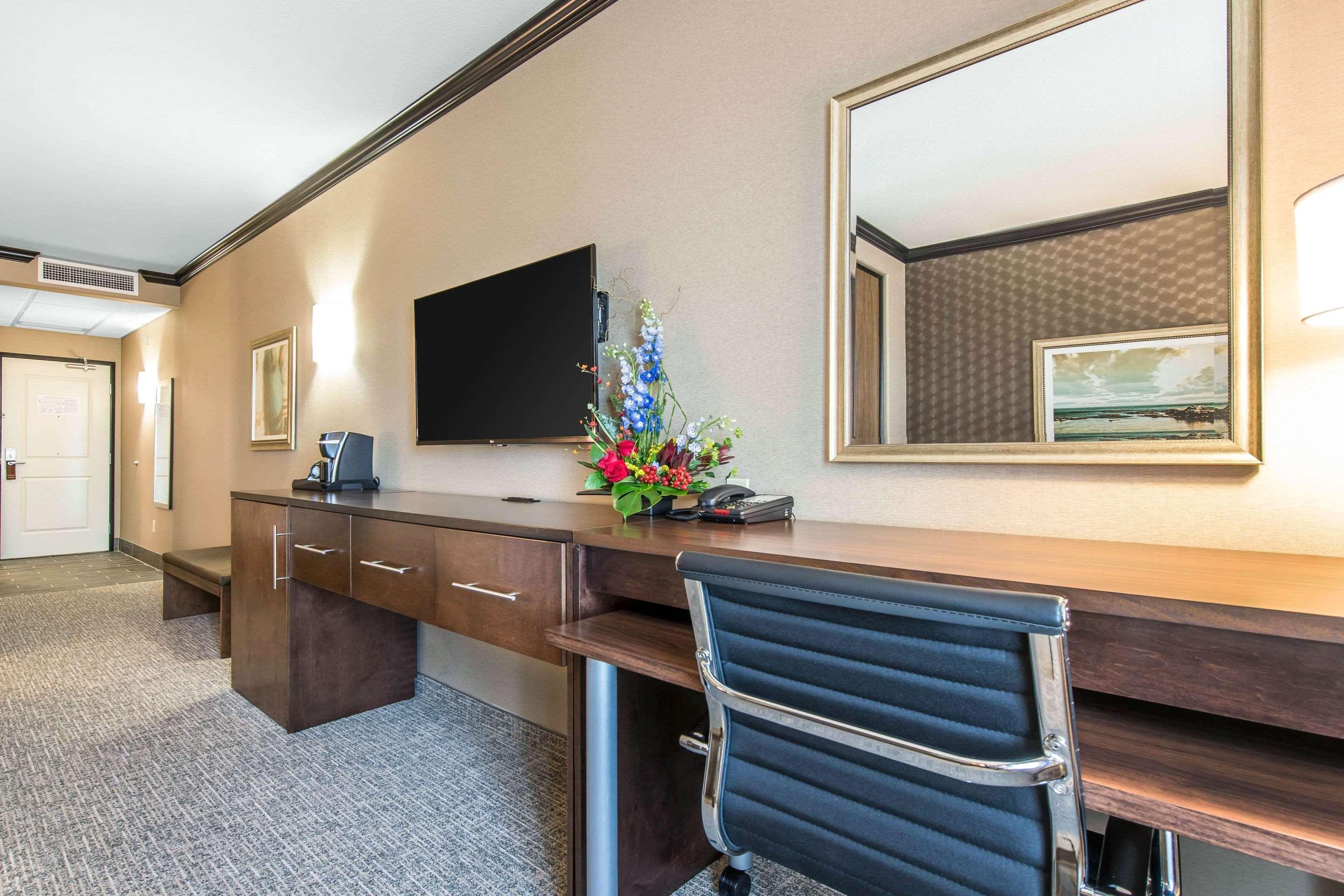 The Heritage Inn & Suites, Ascend Hotel Collection Гарден-Сити Экстерьер фото