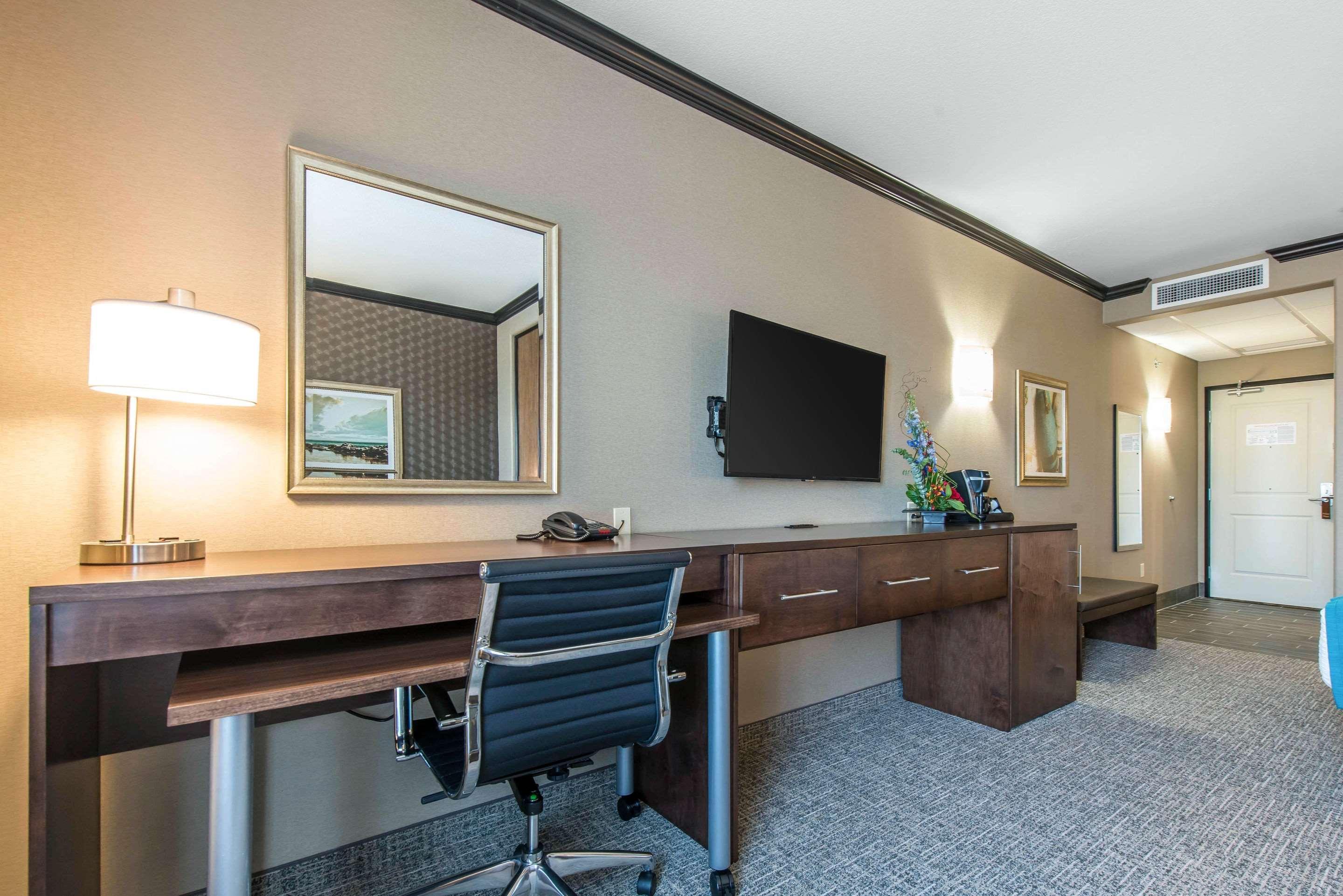 The Heritage Inn & Suites, Ascend Hotel Collection Гарден-Сити Экстерьер фото