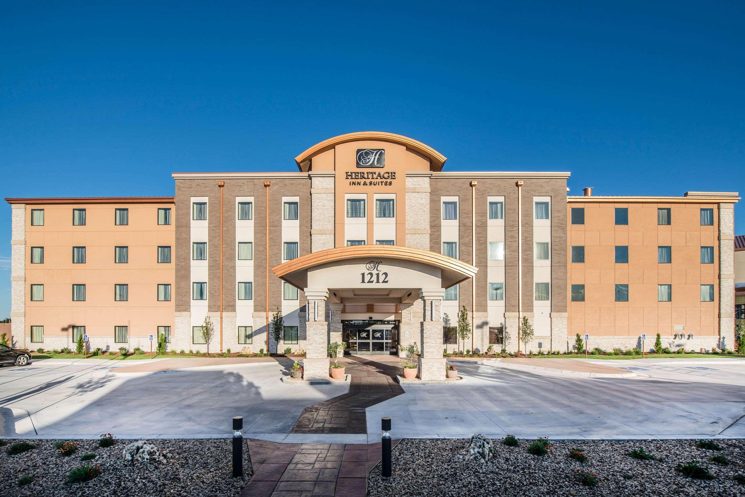 The Heritage Inn & Suites, Ascend Hotel Collection Гарден-Сити Экстерьер фото