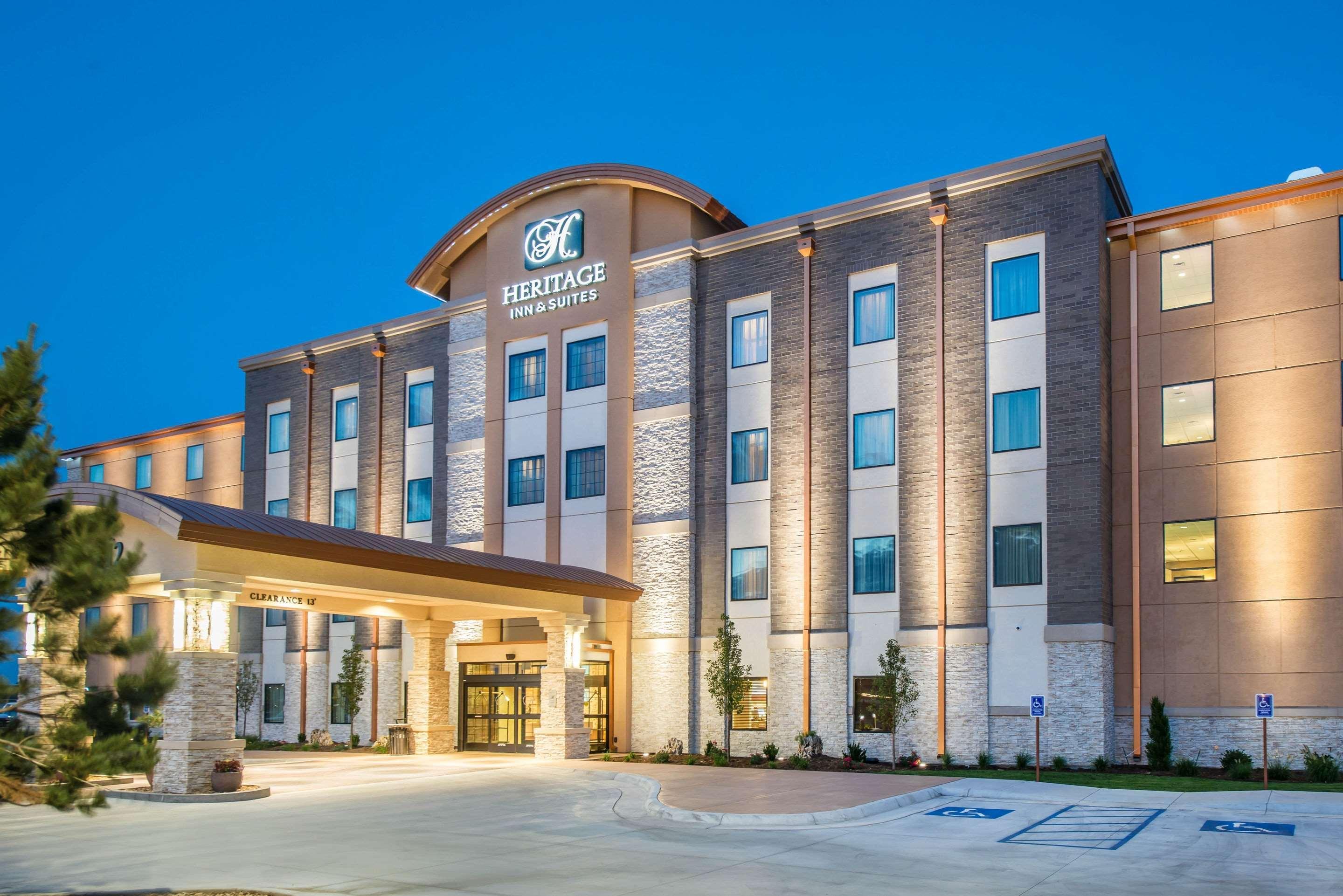 The Heritage Inn & Suites, Ascend Hotel Collection Гарден-Сити Экстерьер фото