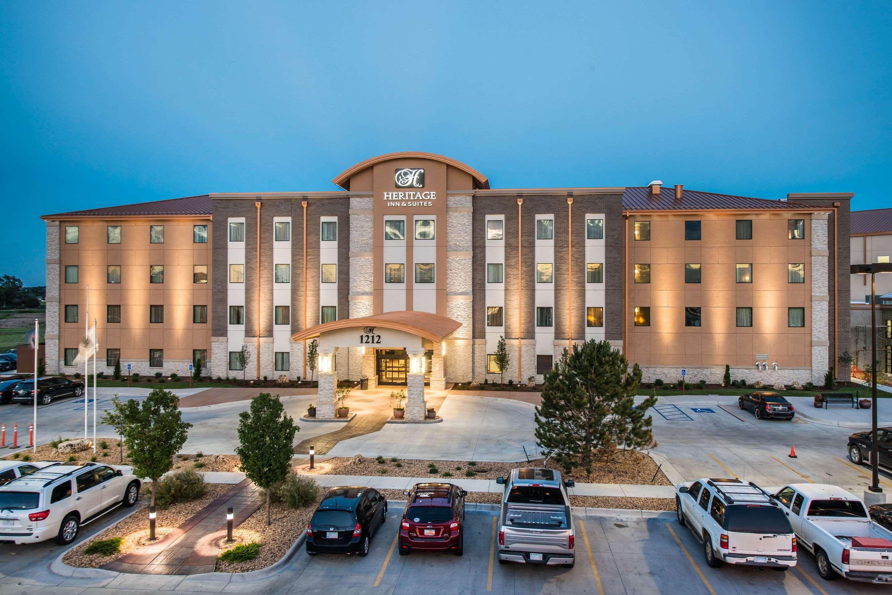 The Heritage Inn & Suites, Ascend Hotel Collection Гарден-Сити Экстерьер фото