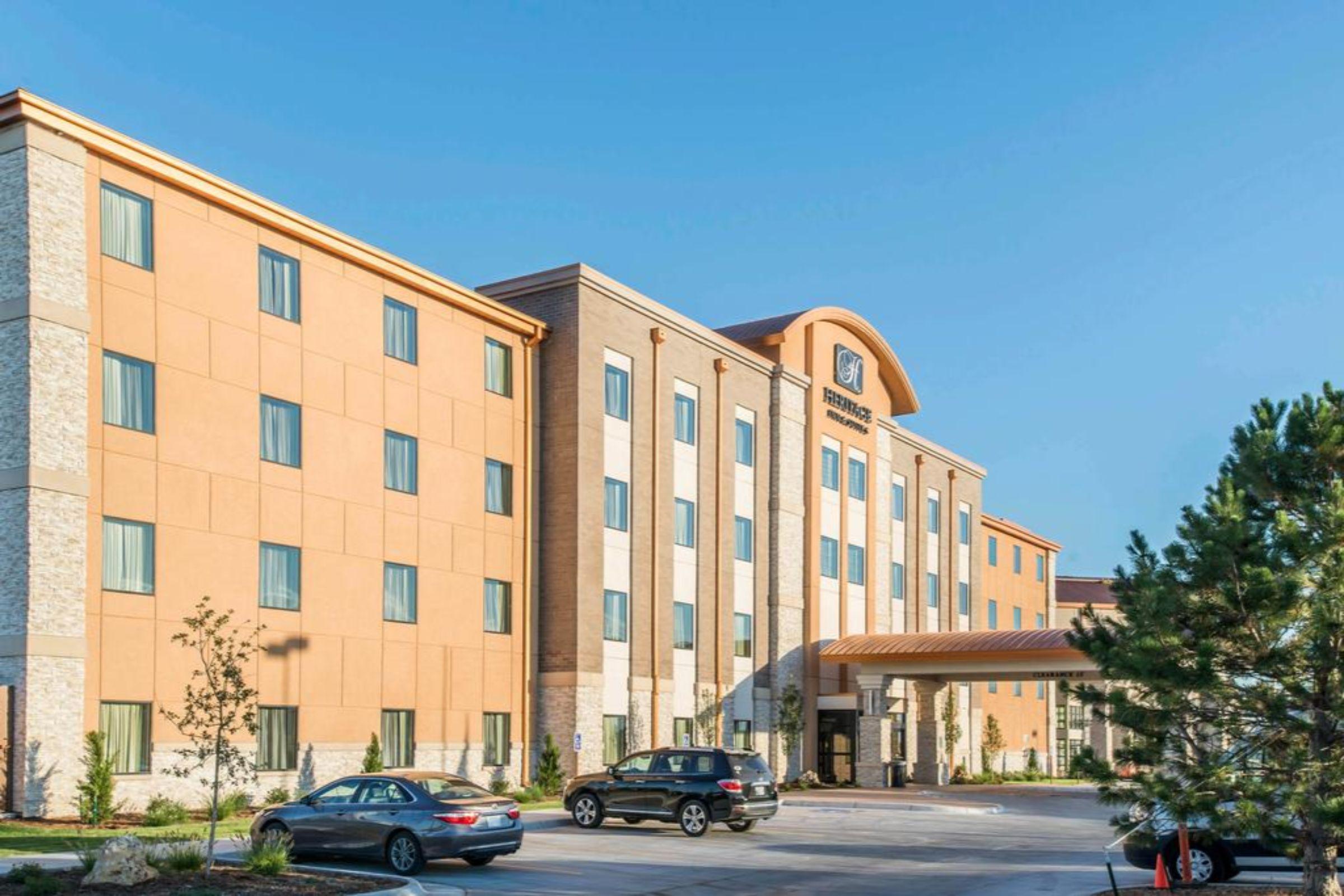 The Heritage Inn & Suites, Ascend Hotel Collection Гарден-Сити Экстерьер фото