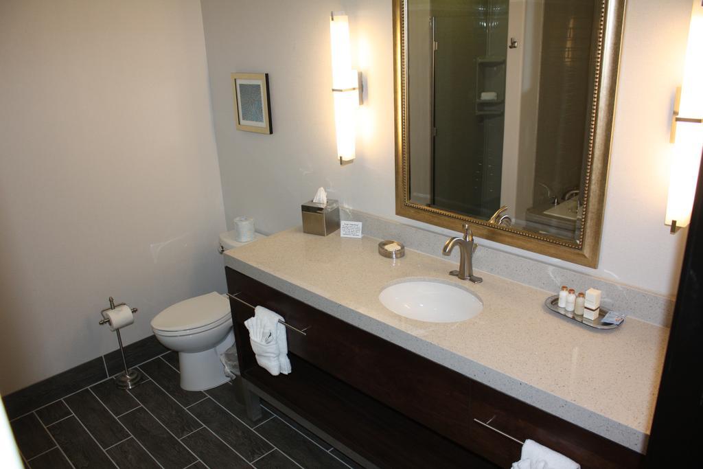 The Heritage Inn & Suites, Ascend Hotel Collection Гарден-Сити Экстерьер фото